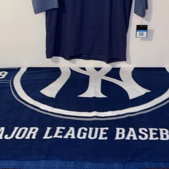 COPY - - NWT New York Yankees Blanket / Top has solid separate - Picture 3 of 17